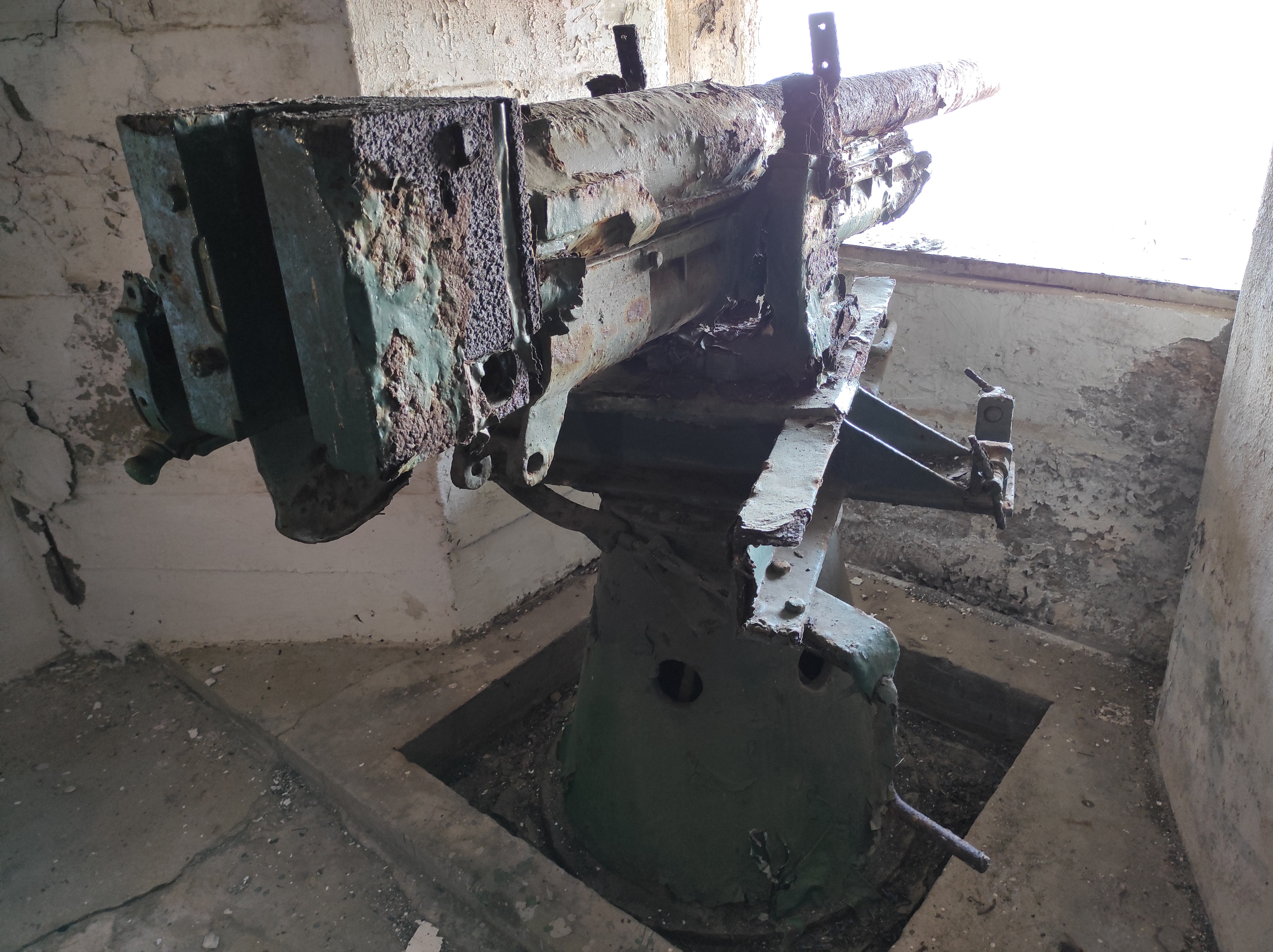 One 6pdr Coast Defence on pivot mount Image